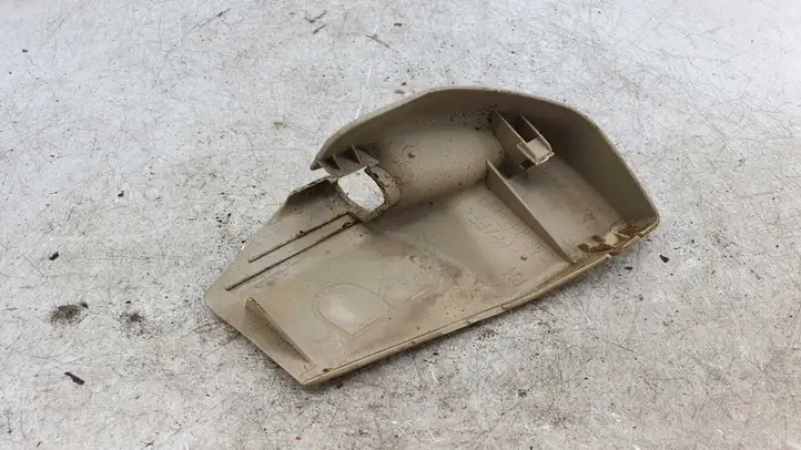 Toyota Prius (XW20) (2003 - 2009) 7215747030 Прочие детали салона — фото 3