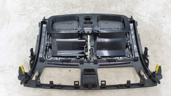 Toyota Auris 150 (2006 - 2012) Прочие детали салона — фото 3
