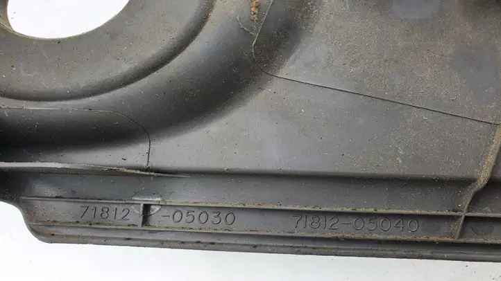 Toyota Avensis T220 (2000 - 2003) 7181205030 Прочие детали салона — фото 3