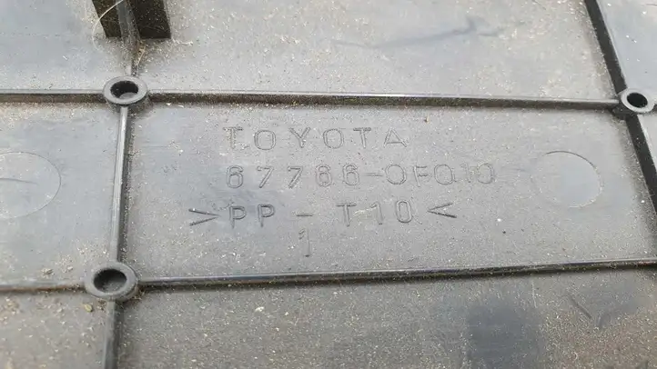 Toyota Corolla Verso E121 (2001 - 2004) 677660F010 Прочие детали салона — фото 3