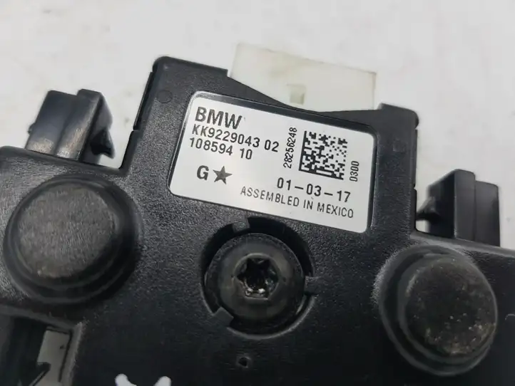 BMW 3 F30 F35 F31 (2012 - 2018) 922904302 Усилитель антенны — фото 2