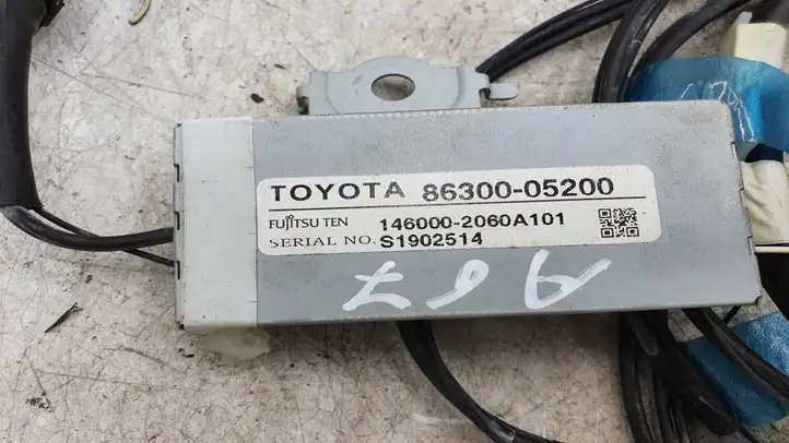 Toyota Avensis T270 (2009 - 2012) 8630005200 Усилитель антенны — фото 2