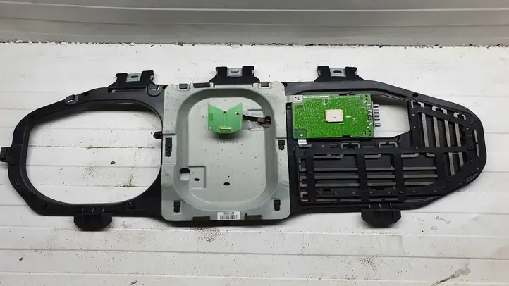 Mercedes-Benz ML W164 (2005 - 2011) A2518202275 Усилитель антенны — фото 1