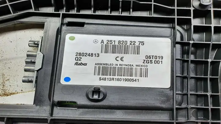 Mercedes-Benz ML W164 (2005 - 2011) A2518202275 Усилитель антенны — фото 3