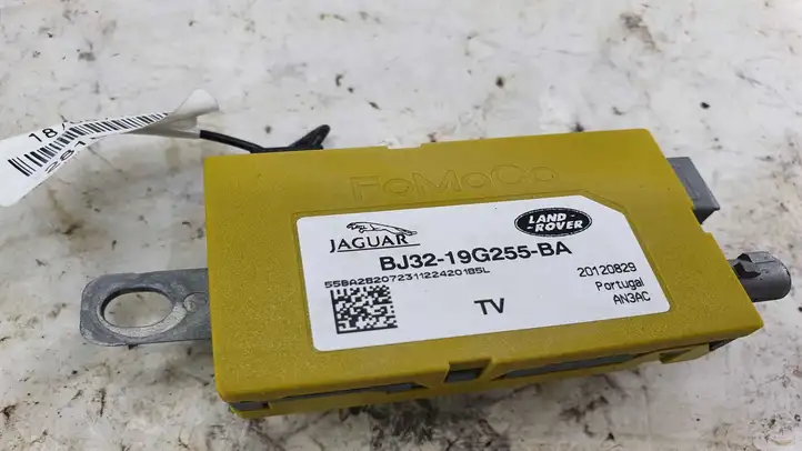 Land Rover Range Rover Sport L494 (2009 - 2013) BJ3219G255BA Усилитель антенны — фото 3