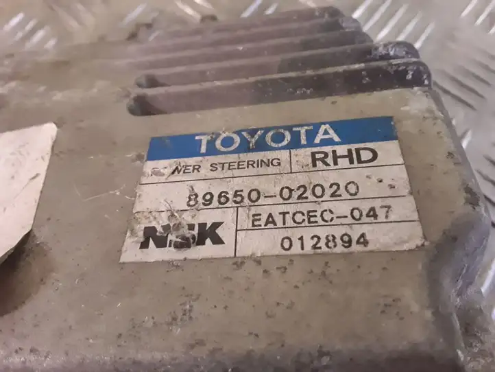 Toyota Corolla E120 E130 (2000 - 2004) 8965002020 Блок управления усилителем руля — фото 2