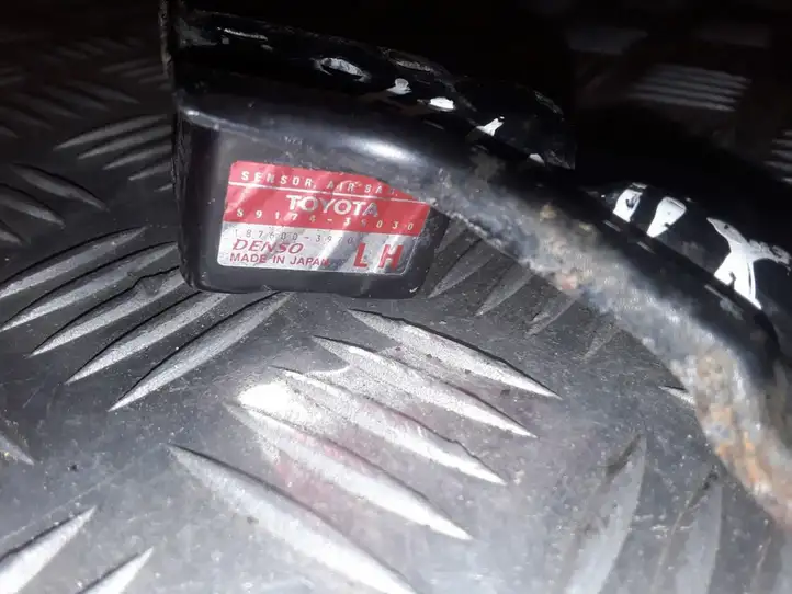 Toyota Hilux (AN10, AN20, AN30) (2004 - 2008) 8917435030 Датчик удара SRS — фото 4