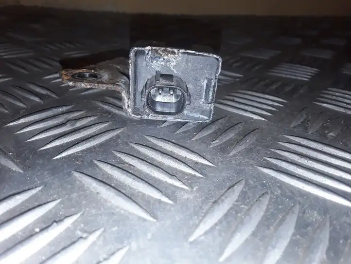 Toyota Hilux (AN10, AN20, AN30) (2004 - 2008) 8917335070 Датчик удара SRS — фото 2