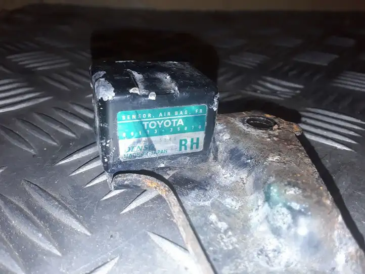 Toyota Hilux (AN10, AN20, AN30) (2004 - 2008) 8917335070 Датчик удара SRS — фото 3