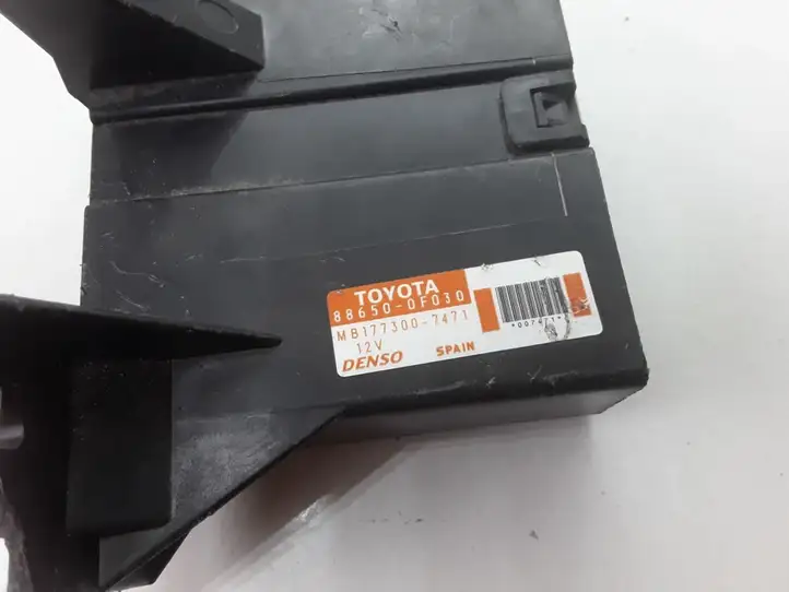 Toyota Corolla Verso E121 (2004 - 2007) 886500F030 Модуль управления кондиционером — фото 2