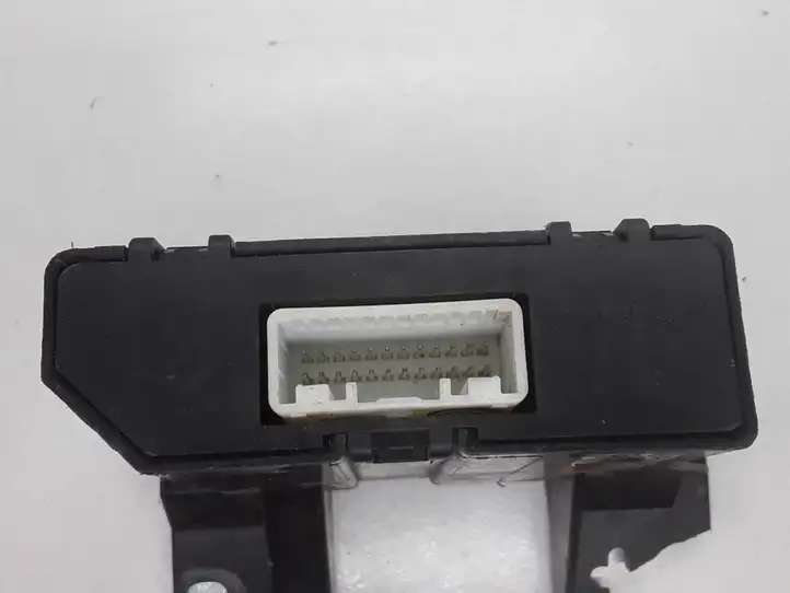Toyota Corolla Verso E121 (2004 - 2007) 886500F030 Модуль управления кондиционером — фото 4