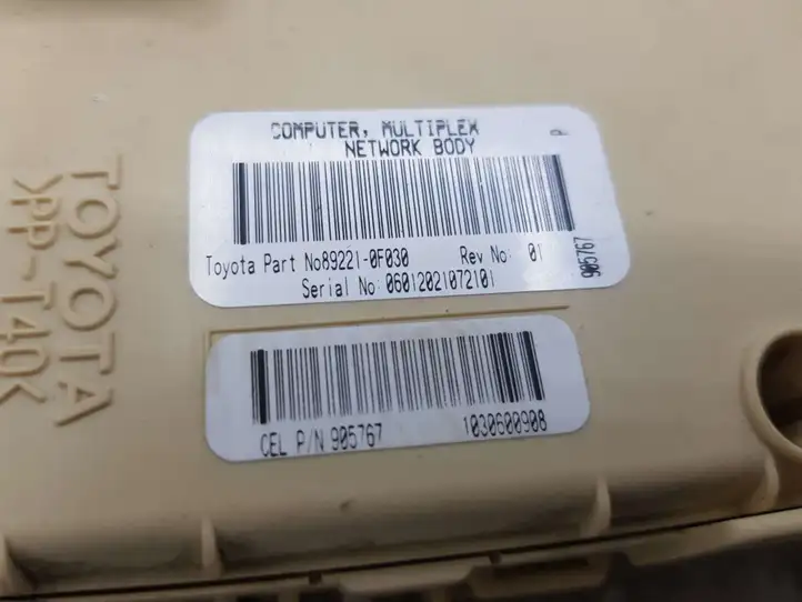 Toyota Corolla Verso E121 (2004 - 2007) 892210F030 Блок предохранителей — фото 2