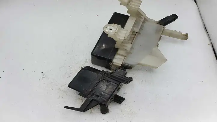 Nissan X-Trail T30 (2001 - 2007) Блок предохранителей — фото 1