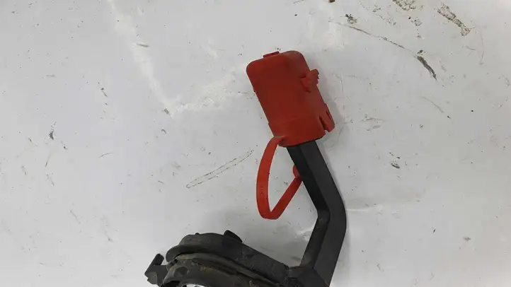 BMW 3 E90 E91 (2005 - 2012) 6114692571307 Плюсовой провод аккумулятора — фото 2