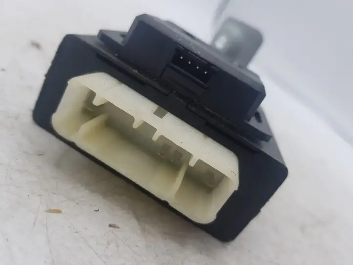 Toyota Avensis T220 (2000 - 2003)  8974105030 Блок управления дверью