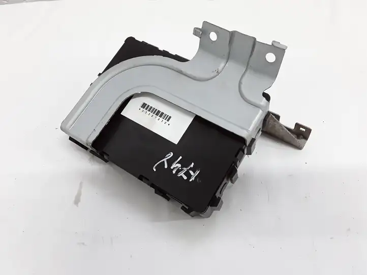 Nissan Micra (2010 - 2013) 284B11HB1E Модуль комфорта — фото 3