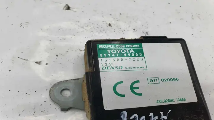 Toyota Avensis Verso (2001 - 2004) 8974144060 Блок управления дверью — фото 3