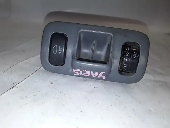 Toyota Yaris (1999 - 2003) 777197 Включатель регулировки высоты фонарей — фото 1