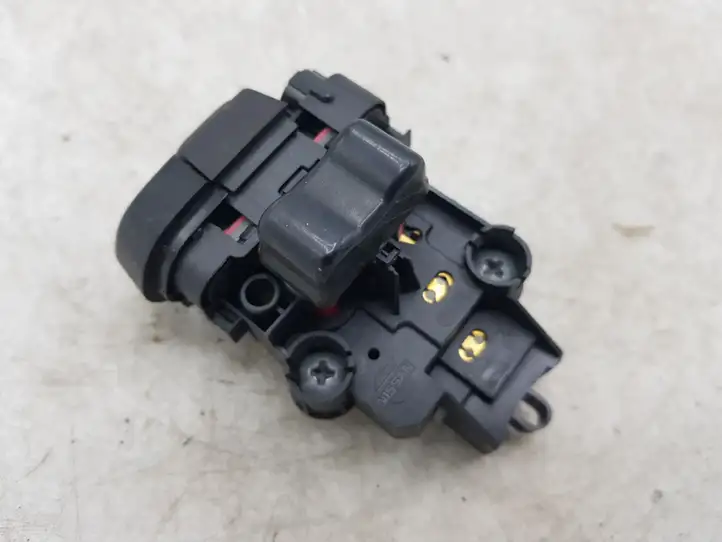 Nissan X-Trail T30 (2001 - 2007) 090304 Кнопки на рулевом колесе — фото 2