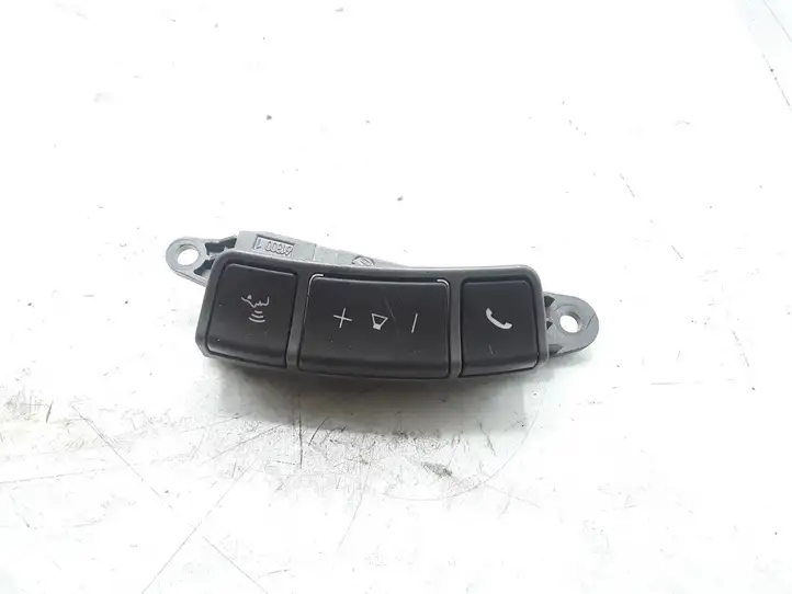 BMW 7 E65 E66 (2001 - 2008) 6911585 Кнопки на рулевом колесе — фото 1