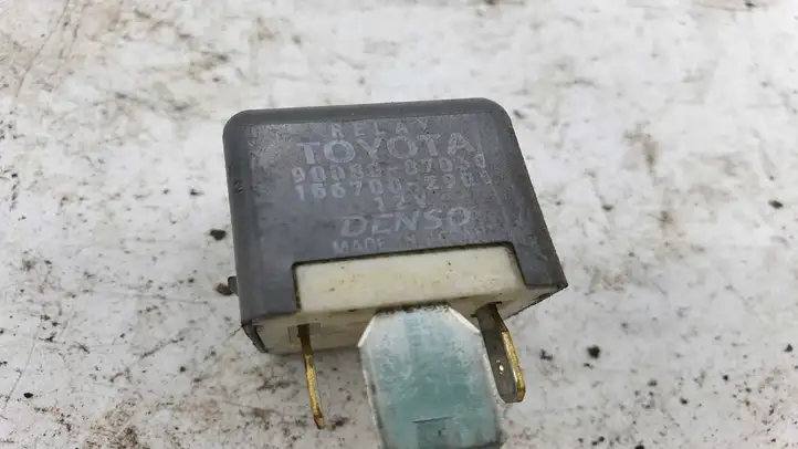 Toyota Corolla Verso E121 (2001 - 2004) 9008087030 Другое реле — фото 2