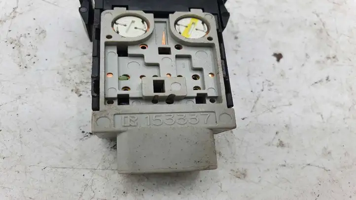Toyota Avensis T250 (2003 - 2006) 153337 Кнопка обогрева стекла — фото 3