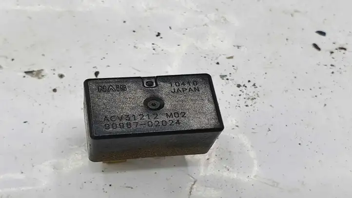 Toyota Avensis Verso (2001 - 2004)  9098702024 Другое реле