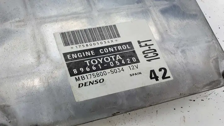 Toyota Avensis T220 (2000 - 2003) 8966105420 Блок управления двигателем (ЭБУ) — фото 3