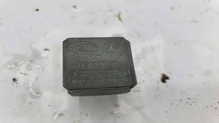 Mercedes-Benz E W211 (2002 - 2009)  4RA00779307 Другое реле