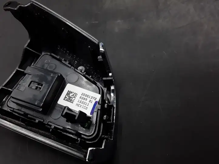 Cadillac SRX (2009 - 2012) 25851372 Кнопки на рулевом колесе — фото 3