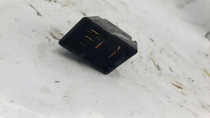 Nissan X-Trail T30 (2001 - 2007) 2523079916 Другое реле — фото 2