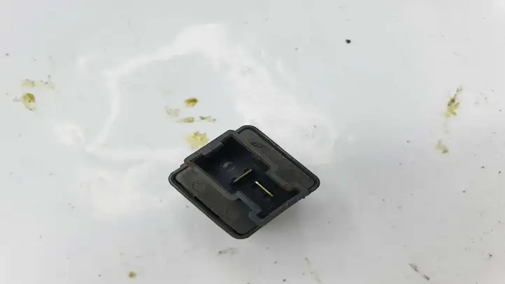 Nissan X-Trail T30 (2001 - 2007)  24330C9900 Другое реле