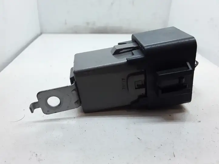 Kia Ceed (2006 - 2010)  937101H000 Другое реле