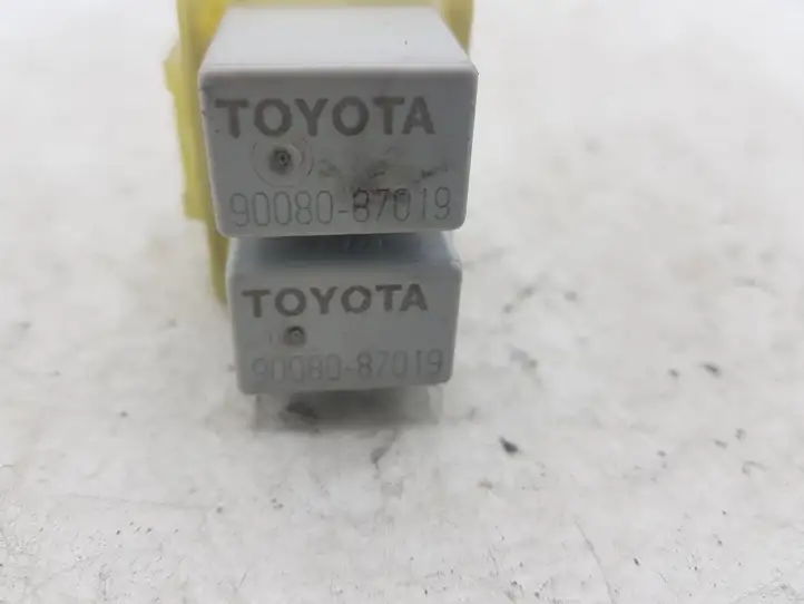 Toyota Corolla Verso AR10 (2004 - 2009) 9008087019 Другое реле — фото 2