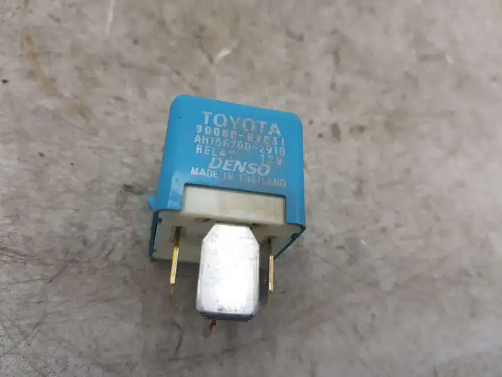 Toyota Corolla Verso E121 (2004 - 2007) 9008087031 Другое реле — фото 1