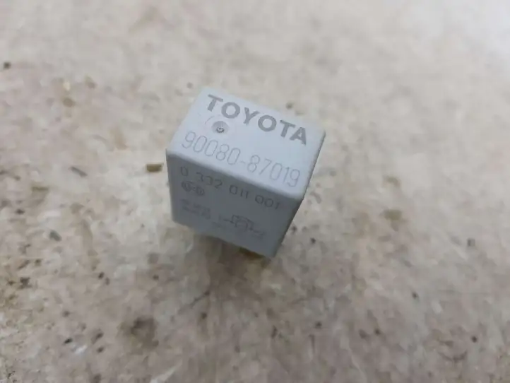 Toyota Corolla Verso E121 (2004 - 2007) 9008087019 Другое реле — фото 1