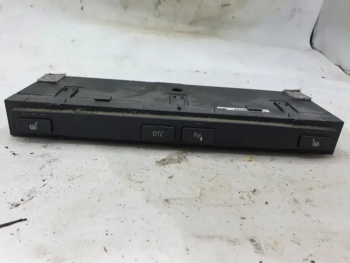 BMW 5 E60 E61 (2004 - 2010) 6952479 Включатель обогрева — фото 1