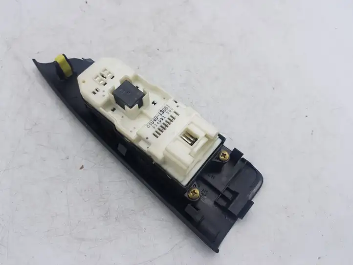 Toyota Corolla Verso E121 (2001 - 2004) 8404013061 Блок кнопок стеклоподъемников — фото 2