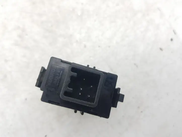 Toyota Corolla Verso AR10 (2004 - 2009) 37181A314C04 Кнопка стеклоподъемников — фото 3