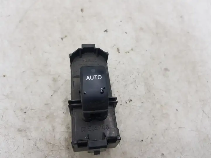 Toyota Avensis Verso (2001 - 2004) 8403044020 Блок кнопок стеклоподъемников — фото 1
