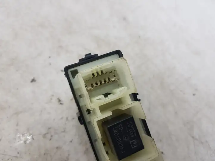 Toyota Avensis Verso (2001 - 2004) 8403044020 Блок кнопок стеклоподъемников — фото 3