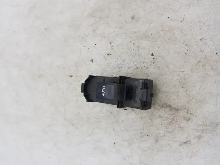Toyota Avensis Verso (2001 - 2004) 8403044020 Блок кнопок стеклоподъемников — фото 1
