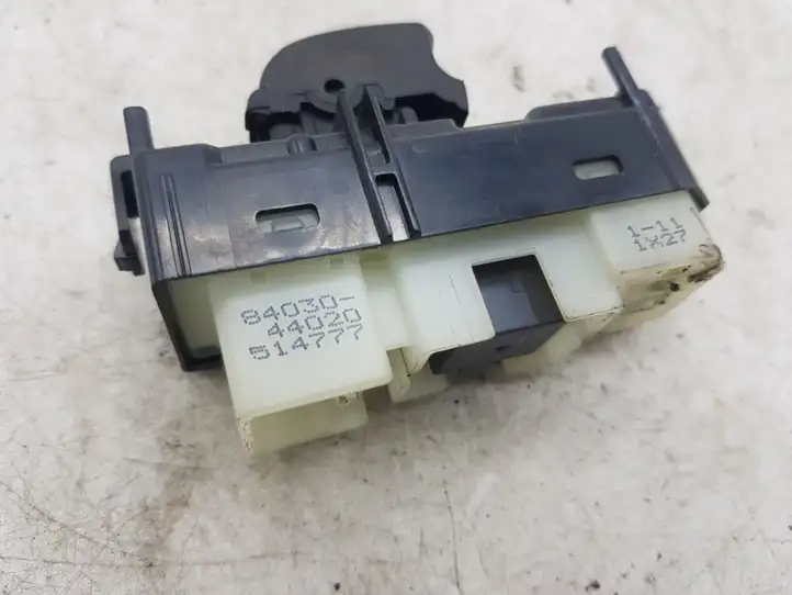 Toyota Avensis Verso (2001 - 2004) 8403044020 Блок кнопок стеклоподъемников — фото 2