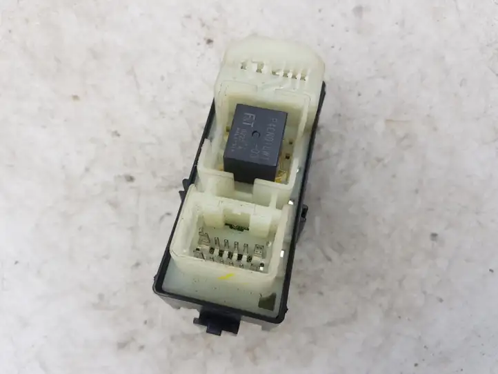 Toyota Avensis Verso (2001 - 2004) 8403044020 Блок кнопок стеклоподъемников — фото 2