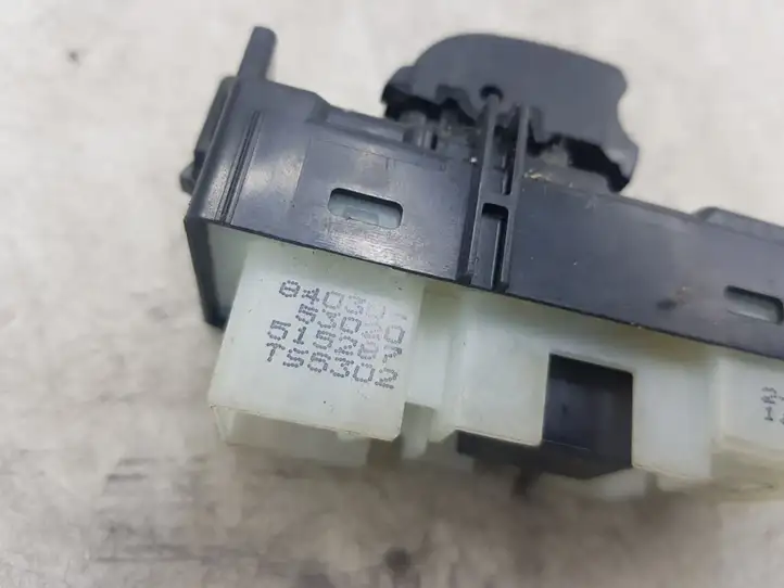 Toyota Corolla Verso AR10 (2004 - 2009) 8403053020 Блок кнопок стеклоподъемников — фото 2
