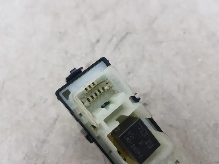 Toyota Corolla Verso AR10 (2004 - 2009) 8403053020 Блок кнопок стеклоподъемников — фото 3