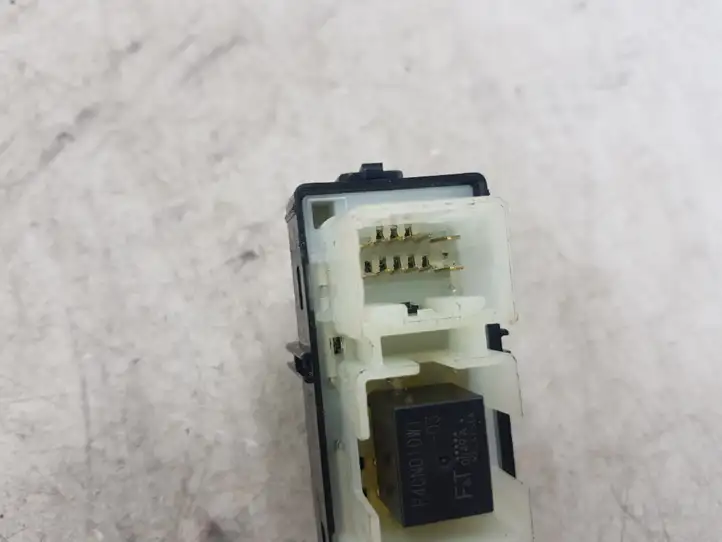 Toyota Corolla Verso AR10 (2004 - 2009) 8403053020 Блок кнопок стеклоподъемников — фото 2