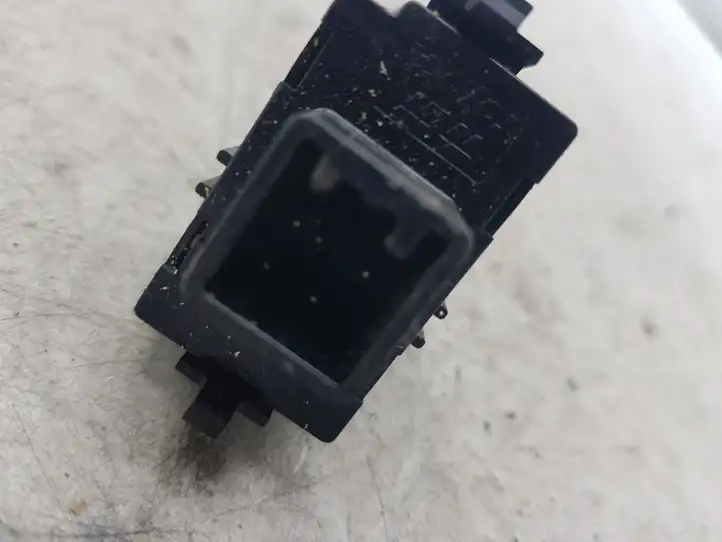Toyota Corolla Verso AR10 (2004 - 2009) 37181A146A05 Блок кнопок стеклоподъемников — фото 2