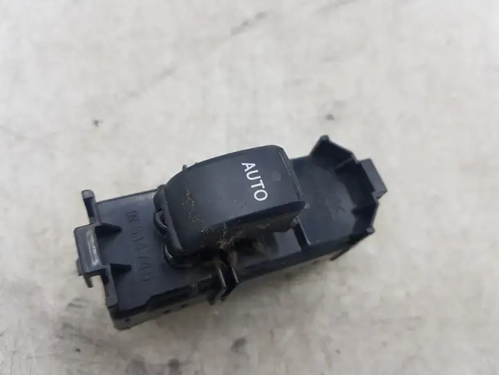 Toyota Corolla Verso AR10 (2004 - 2009) 8403053020 Блок кнопок стеклоподъемников — фото 1