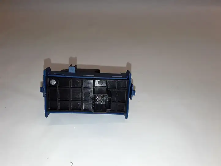 Toyota Avensis T270 (2012 - 2015) 8481005070 Блок кнопок стеклоподъемников — фото 2